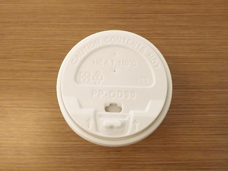 肯德基的外帶杯蓋採用的 5 號杯蓋