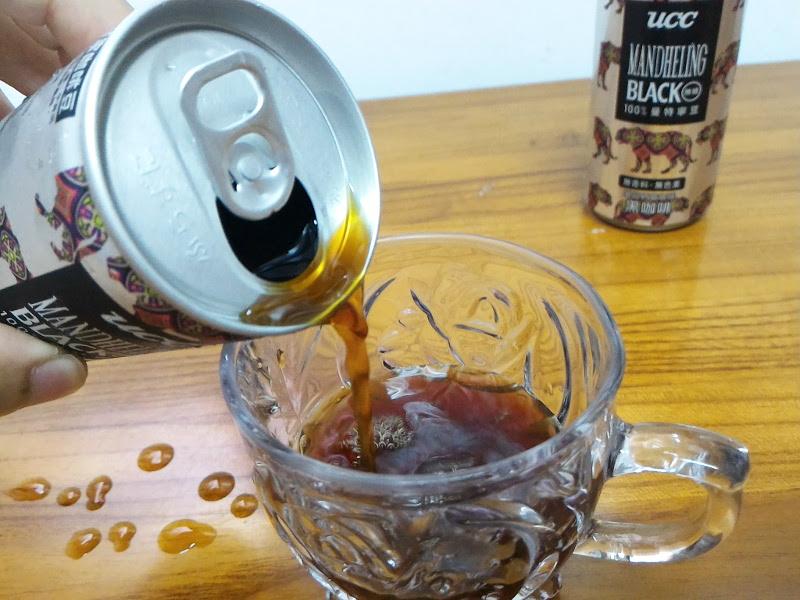 UCC BLACK 單品曼特寧黑咖啡罐裝 185g 的咖啡原色