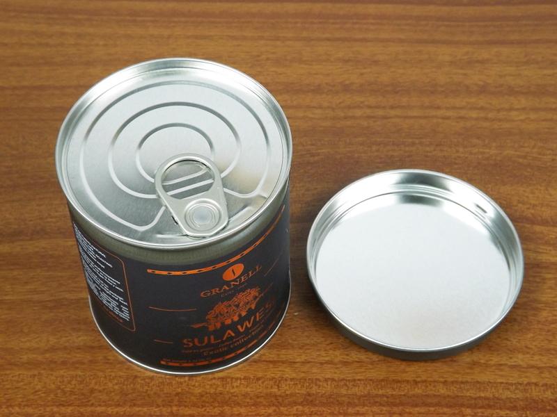 打開上蓋，裡面是一開罐設計