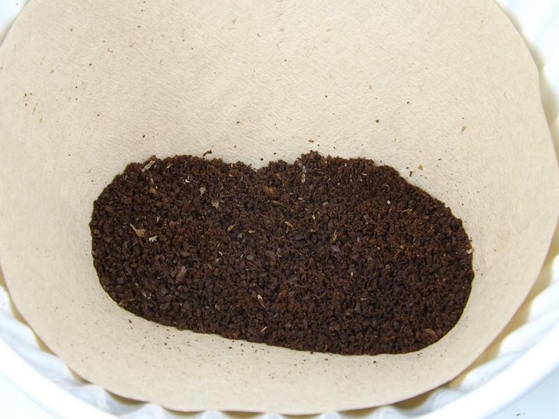 研磨出來的咖啡粉散發出陣陣迷人香氣