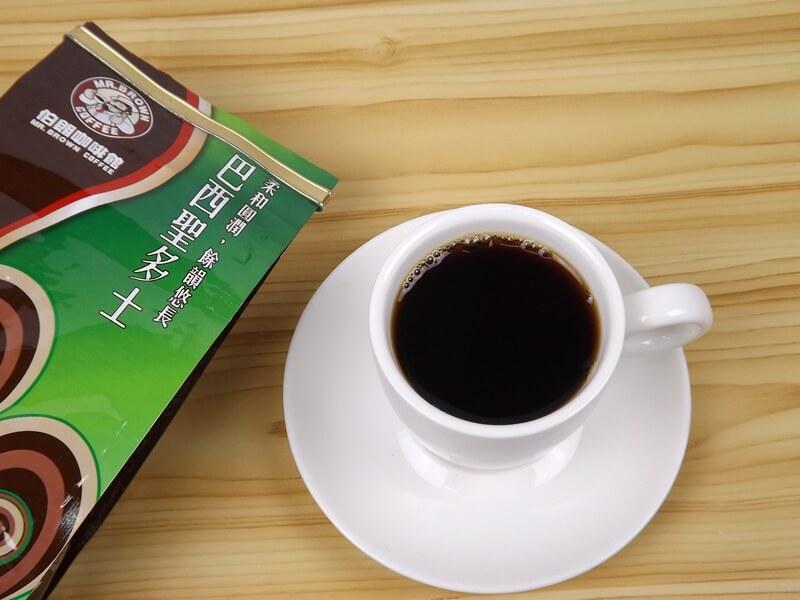 伯朗巴西聖多士咖啡豆研磨手沖完成