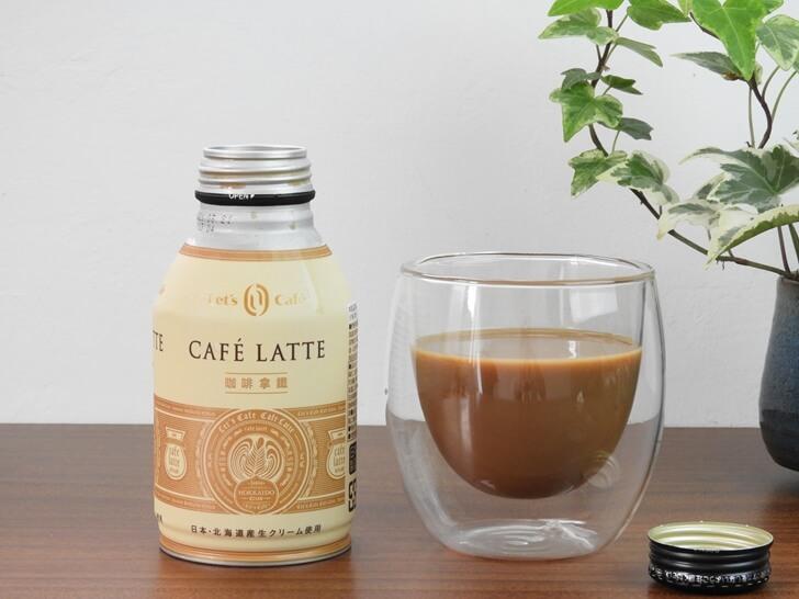 準備品嚐全家香濃咖啡拿鐵罐裝