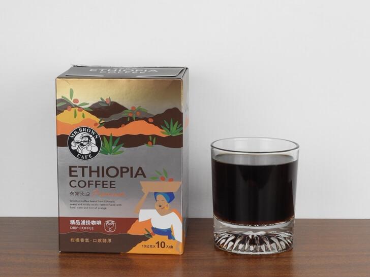 準備享用伯朗咖啡衣索比亞精品濾掛咖啡
