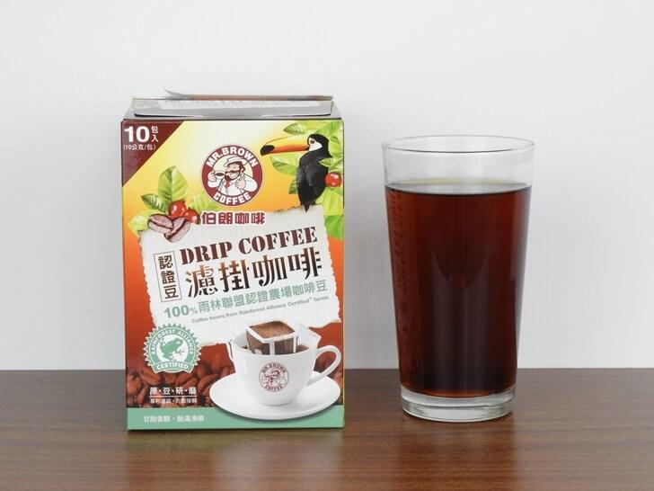 準備享用伯朗雨林聯盟認證濾掛咖啡