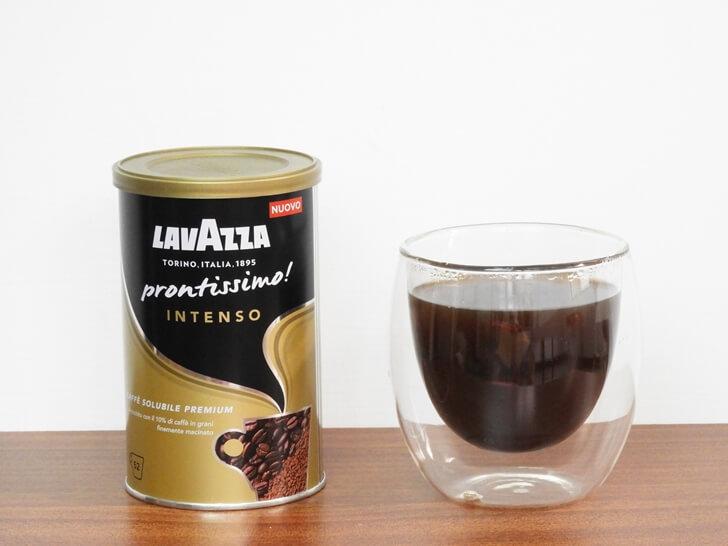 準備享用 LAVAZZA Intenso 醇厚即溶咖啡