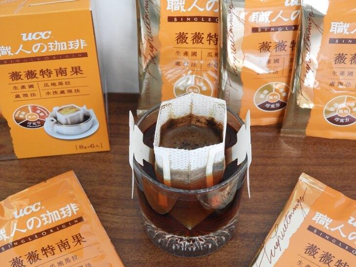 剛沖好的UCC 職人の珈琲薇薇特南果濾掛式咖啡