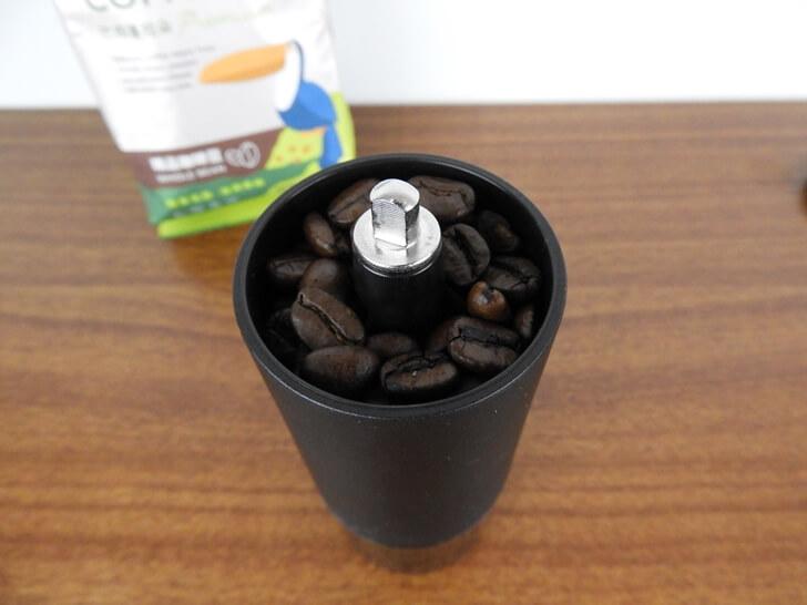 準備進行15g咖啡豆研磨