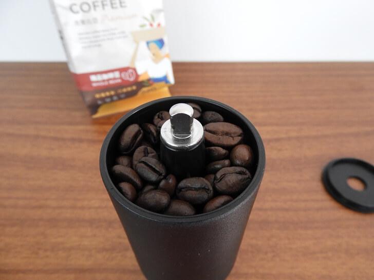 準備研磨衣索比亞咖啡豆